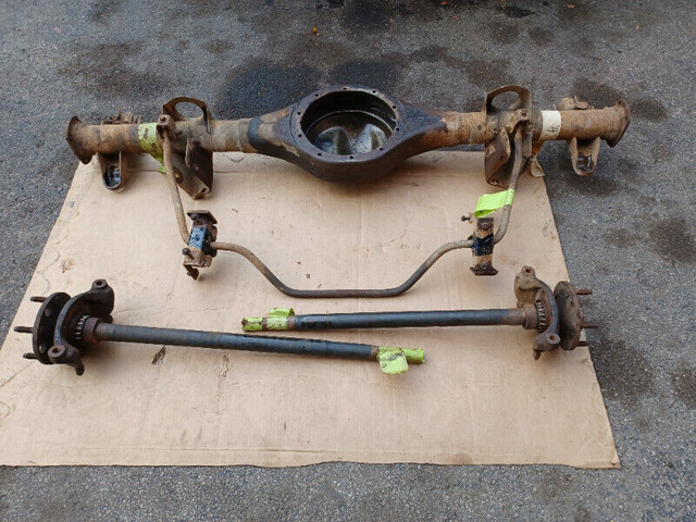 9" FORD 61 1/4" AXLE TO AXLE, 5 ON 5 1/2" RARE FIND in Other Parts & Accessories in Hamilton - Image 2