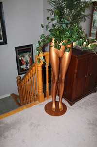 MANNEQUIN LEGS PLANTER