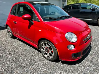 Fiat 500 sport avec toit ouvrant qui est super cool 2012 à 109 093 km. entreposée dans notre garage....