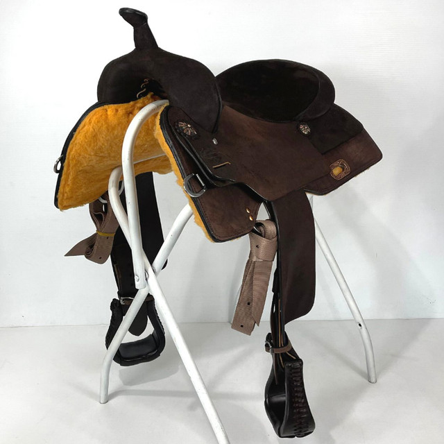 New 16" Circle Y High Horse Oakland Trainer Saddle, Wide Tree in Equestrian & Livestock Accessories in Regina - Image 2