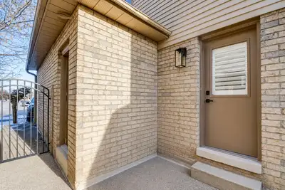 Beautiful and well-maintained 2-bedroom basement apartment in the highly sought-after Headon Forest...
