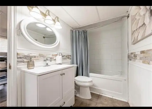 2 Bedroom Apartment in Houses for Sale in Kitchener / Waterloo - Image 6