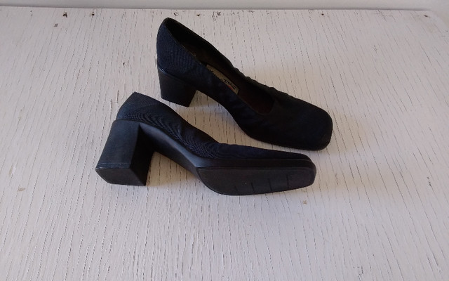 Chaussures - souliers noirs peu portés dans Femmes - Chaussures  à Ville de Québec - Image 2