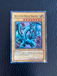 Blue-Eyes White Dragon - Yu-Gi-Oh Card - 1st Edition - Rare!