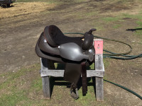 15” Wintec western pleasure saddle, barely used!