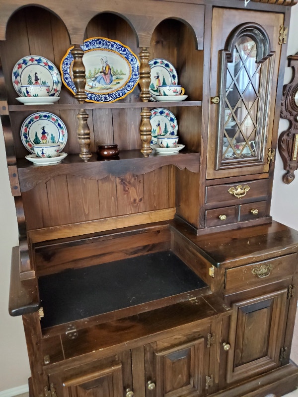 ⭐ Solid Wood Dry Sink Buffet Hutch *** MOVING SALE