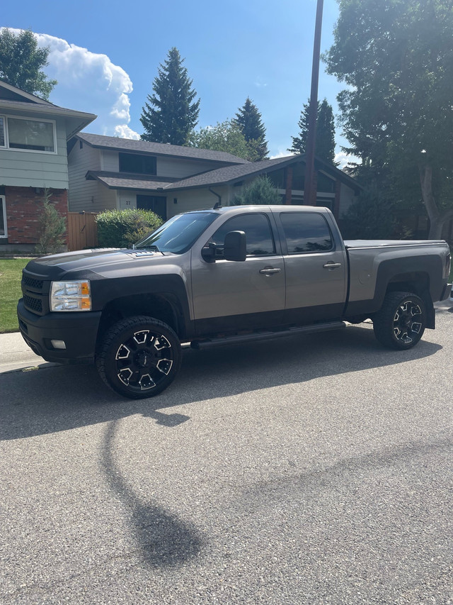 Gorgeous very well maintained Chevy in Cars & Trucks in Calgary - Image 3
