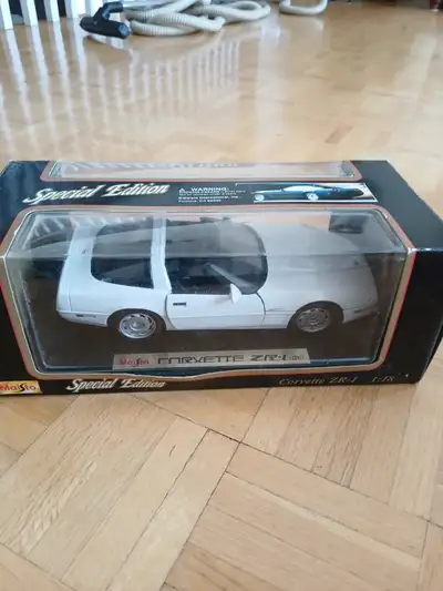I have a Maisto Special Edition 1:18 scale diecast model of a white 1992 Chevrolet Corvette ZR-1.
