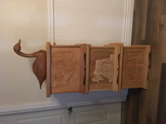 coffre en bois pin avec sculpture en bois in Home Décor & Accents in Edmundston - Image 2