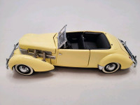 1:24 Diecast Franklin Mint 1937 Cord 812 Phaeton Coupe Yellow