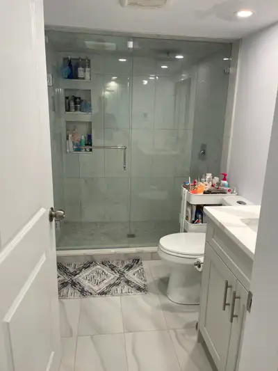 Room for Rent - Kitsilano Fully furnished separated spacious bedroom available for rent in prime Kit...