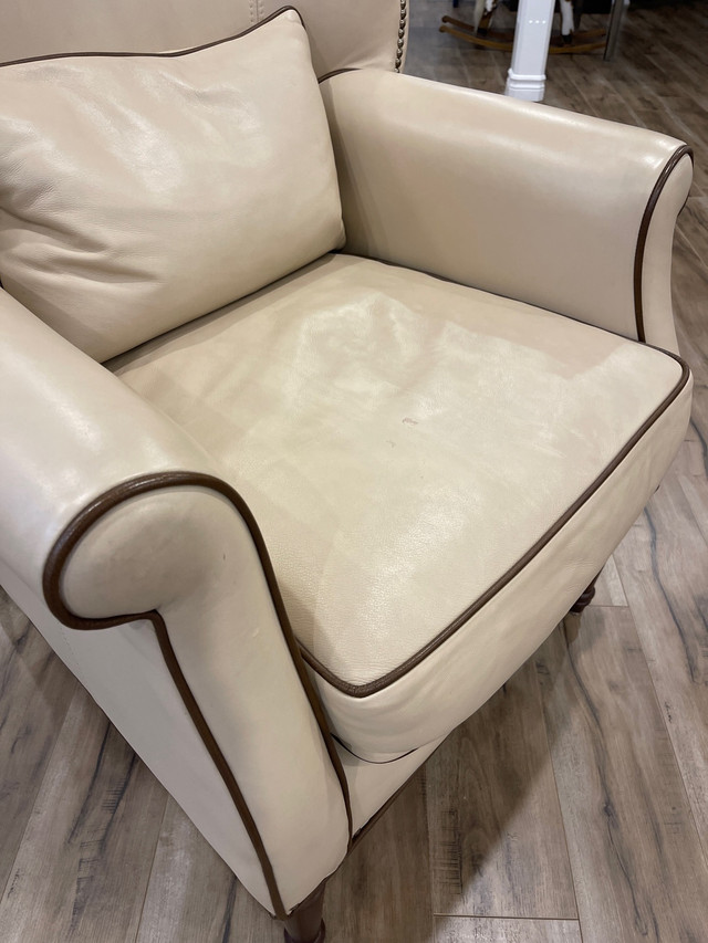 Luxury king style leather accent chair  in Chairs & Recliners in Markham / York Region - Image 3