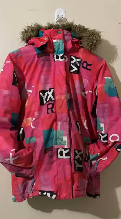 *cash only*Roxy winter coat removable “fur” part moving*, View more