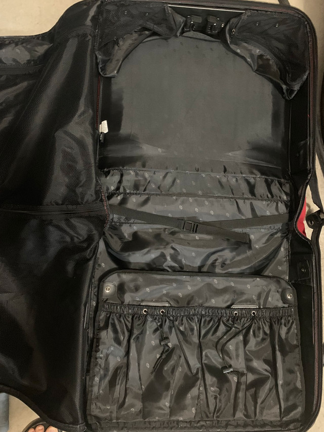 American Tourister garment bag in Other in Hamilton - Image 2