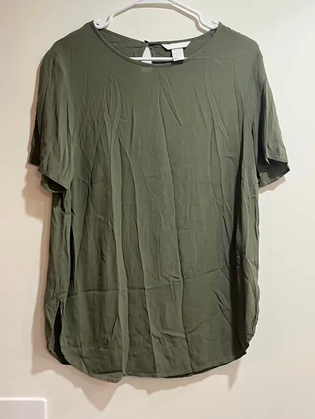 H&M army Green top sz 12 in Women's - Tops & Outerwear in Mississauga / Peel Region - Image 2