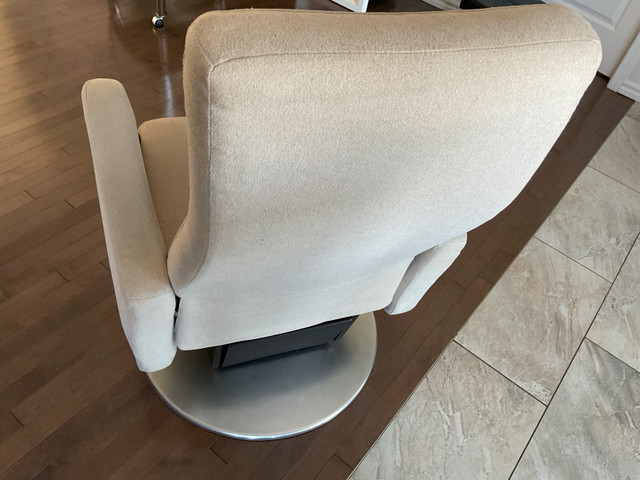 Fauteuil berçant pivotant dans Chaises, Fauteuils inclinables  à Saguenay - Image 2
