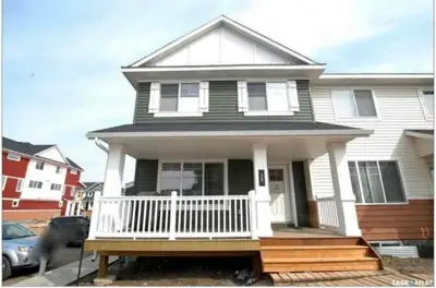 This well maintained 3 Bedroom 2 bath townhouse is available for rent right away. It's 966 sqft, 2 s...