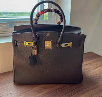 Classic leather tote 35 cm Chocolate brown, View more