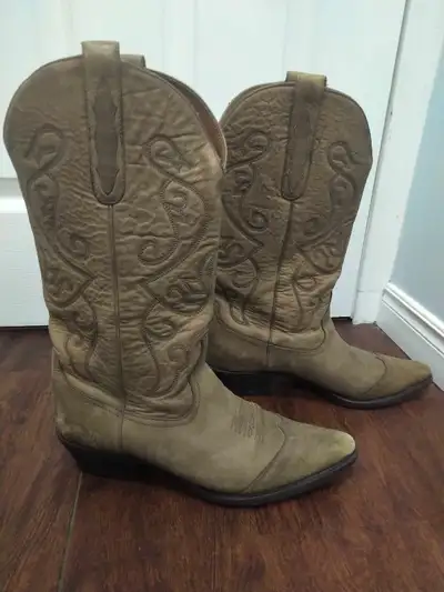Women's Nine West Cowboy Boots size 8.5 Shediac N.B., View more