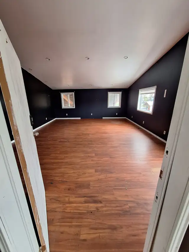 Warehouse Storage in Commercial & Office Space for Rent in London - Image 5