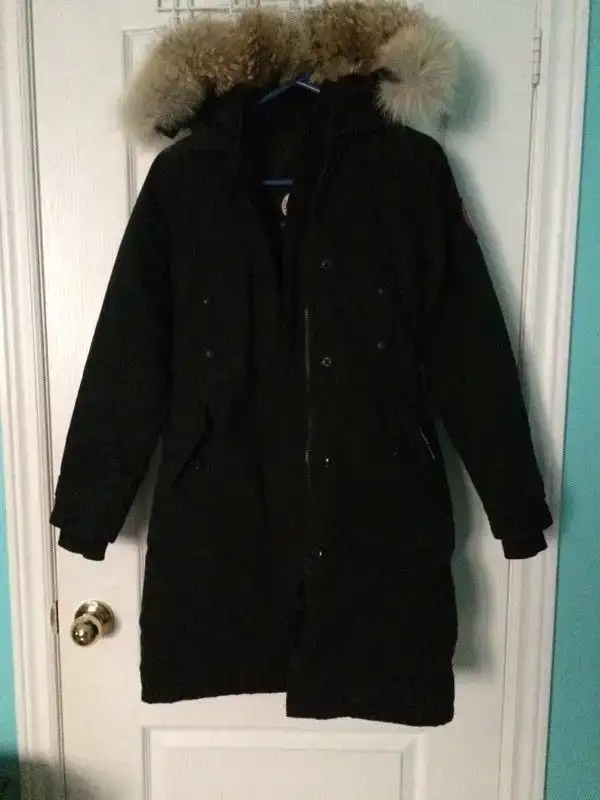 Authentic - Women Canada Gooses Kensington Parka Jacket in Women's - Tops & Outerwear in City of Toronto - Image 3