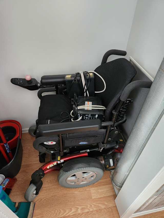 Electric wheelchair  in Health & Special Needs in Thunder Bay