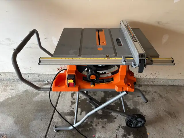 RIDGID Table Saw with Folding Stand in Power Tools in Edmonton - Image 3