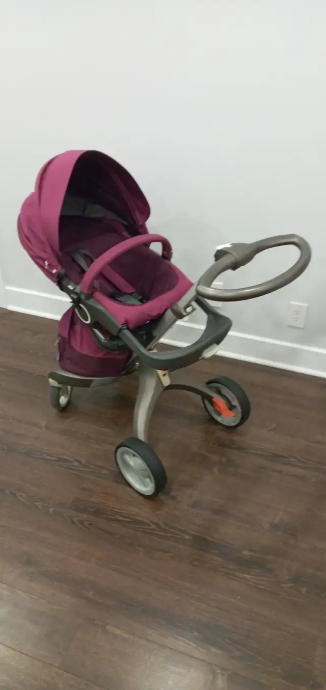 Poussette Stokke in Strollers, Carriers & Car Seats in City of Montréal - Image 4