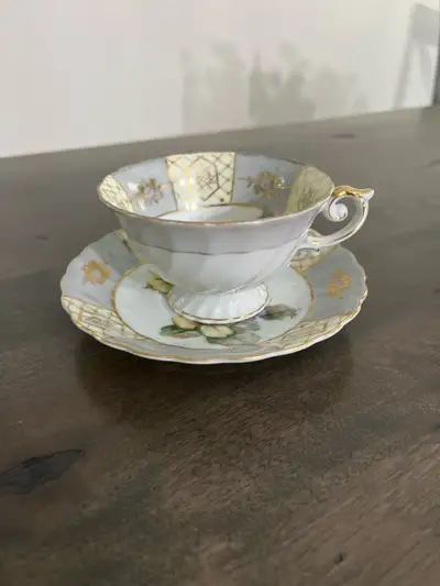 Old Gold Japan Tasse et soucoupe, View more