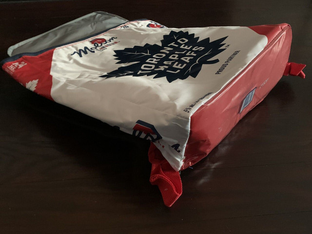 Toronto Maple Leafs Molson Canadian 24 pack cooler bag in Hockey in City of Toronto - Image 2