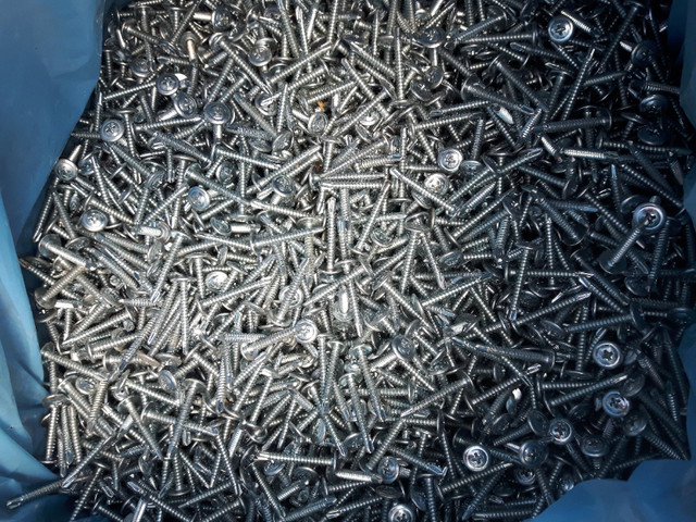 New boxes of screws in Hardware, Nails & Screws in Penticton - Image 3