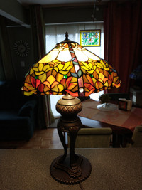Tiffany style stained glass table lamp.
