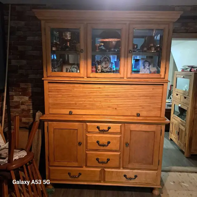 Hutch- extremely heavy in Hutches & Display Cabinets in Trenton - Image 3
