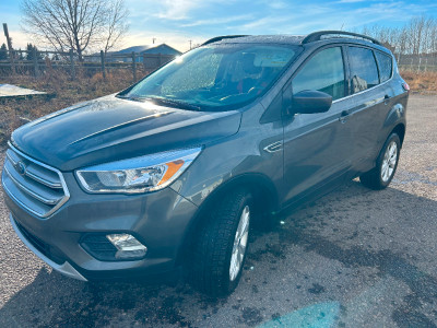 2019 Ford Escape SE (Fully Loaded) Low KM's, AWD, 4 cyl Ecoboost