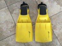 AJUSTABLE TYPHOON HURRICANE ITALIEN FLLIPERS SIZE MEDIUM 