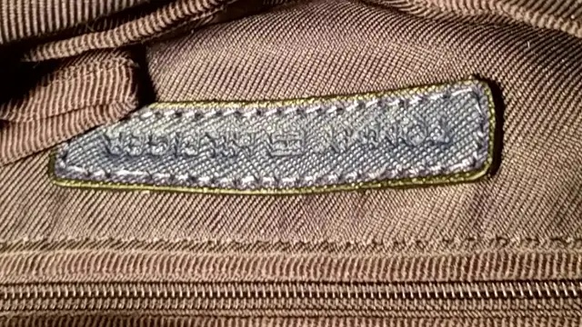 Tommy Hilfiger bag in Women's - Bags & Wallets in City of Toronto - Image 3