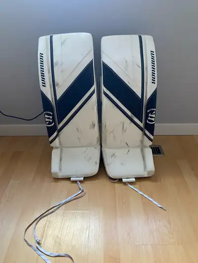 Warrior Ritual G6 E+ intermediate 30+1 goalie pads.. only used twice.
