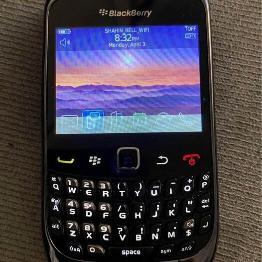 Blackberry Curve 3G 9300 Unlocked GSM , 2 MP Cam, Wi-Fi, GPS, BT in Other in City of Toronto - Image 4