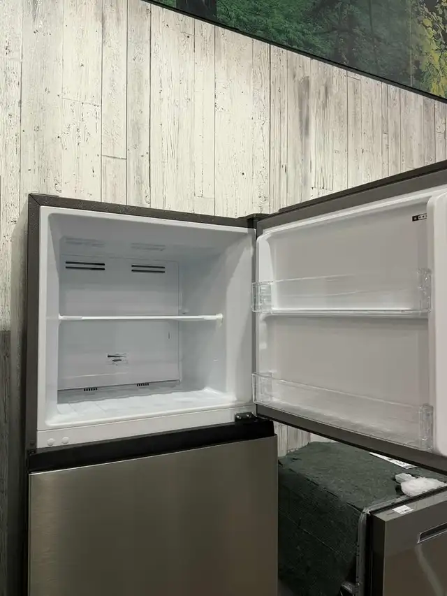 Econoplus Halifax Big Sale Hisense Fridge 24in Top Freezer in Refrigerators in City of Halifax - Image 4