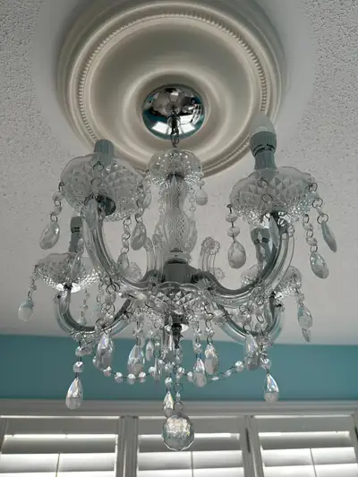 18" 5 Bulbs Chandelier and Ceiling Medallion., View more