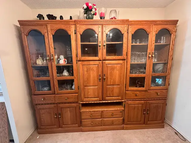 Wall Unit in Multi-item in Oshawa / Durham Region - Image 2