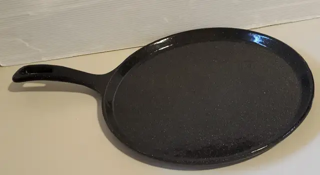 Nuwave Cast Iron 10.6” Griddle Pan Porcelain Enamel Coating in Kitchen & Dining Wares in Oshawa / Durham Region - Image 2