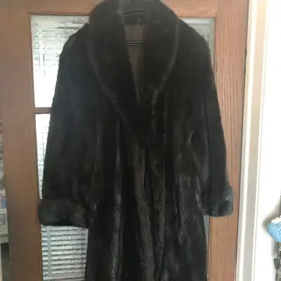MANTEAU DE VISON NOIR/ BLACK MINK COAT, View more