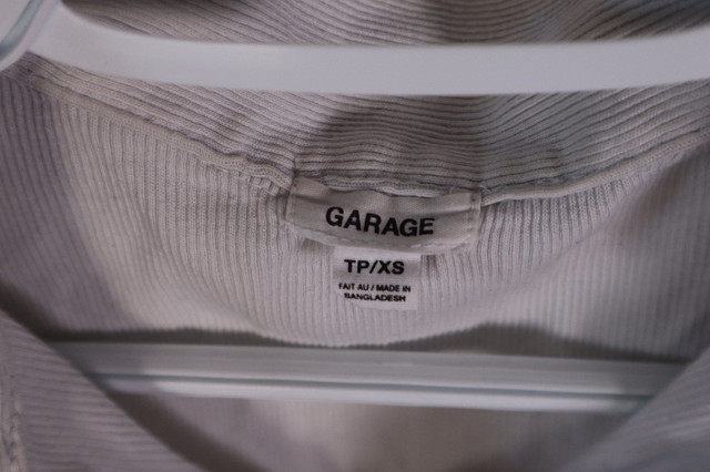 Garage Crop Top With Collar Short Sleeve Women's XS in Women's - Tops & Outerwear in Calgary - Image 3