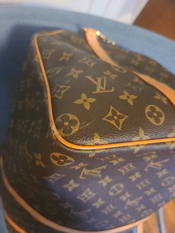 Vintage Louis Vuitton Keepall 60 Bandouliere Duffle Bag in Women's - Bags & Wallets in City of Toronto - Image 4