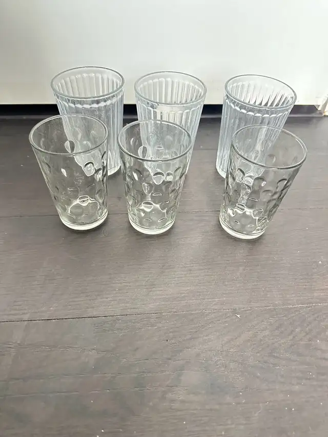 Six Glasses495871309068390400