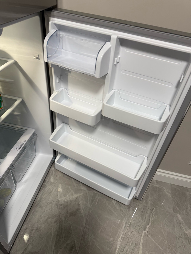 Top Freezer Refrigerator  in Refrigerators in Calgary - Image 4