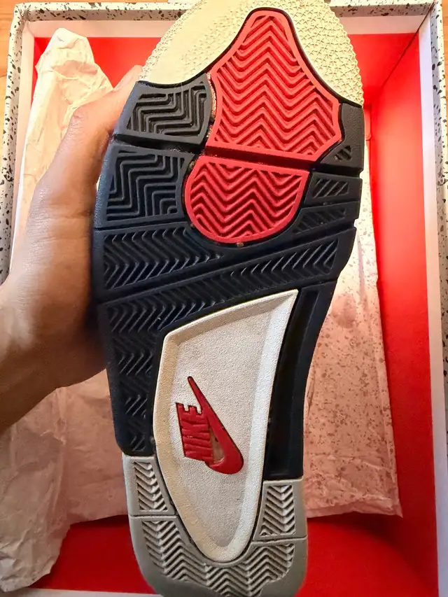 Jordan 4 Cement Size 10.5 (2025) (USED) in Men's Shoes in City of Toronto - Image 3