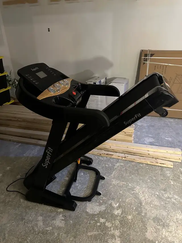 Treadmill  in Exercise Equipment in Gatineau - Image 5