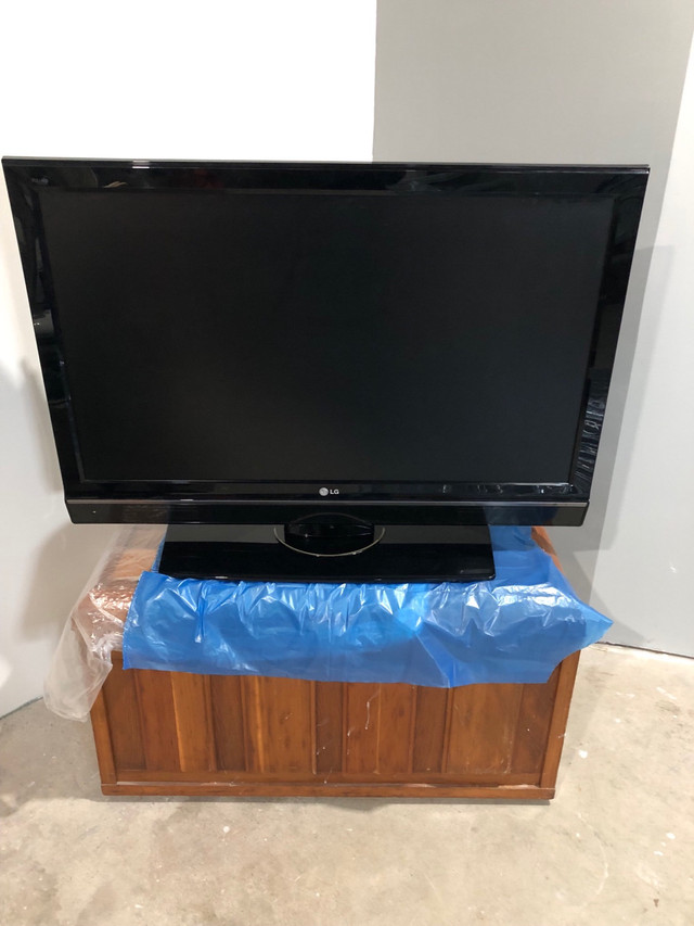 42” LG LCD TV in TVs in Muskoka